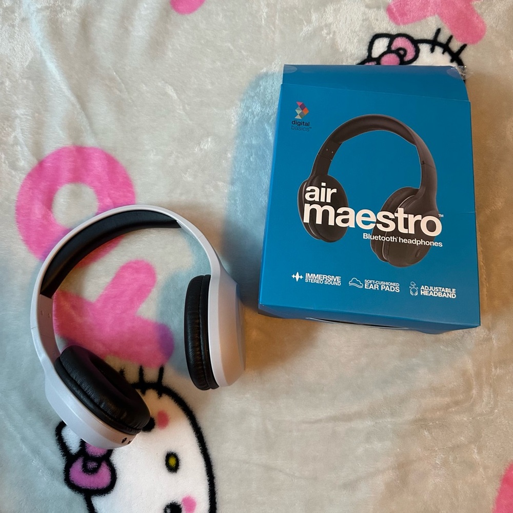 grey and black Air Maestro Bluetooth headphones